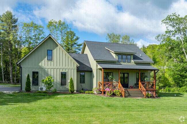 Newland, NC, offers a mix of cozy cabins, modern mountain retreats, and charming cottages, perfect for every lifestyle.