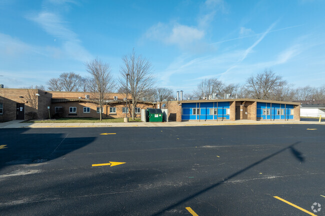 Sauk Elementary School has 280 students in grades 4 through 6.