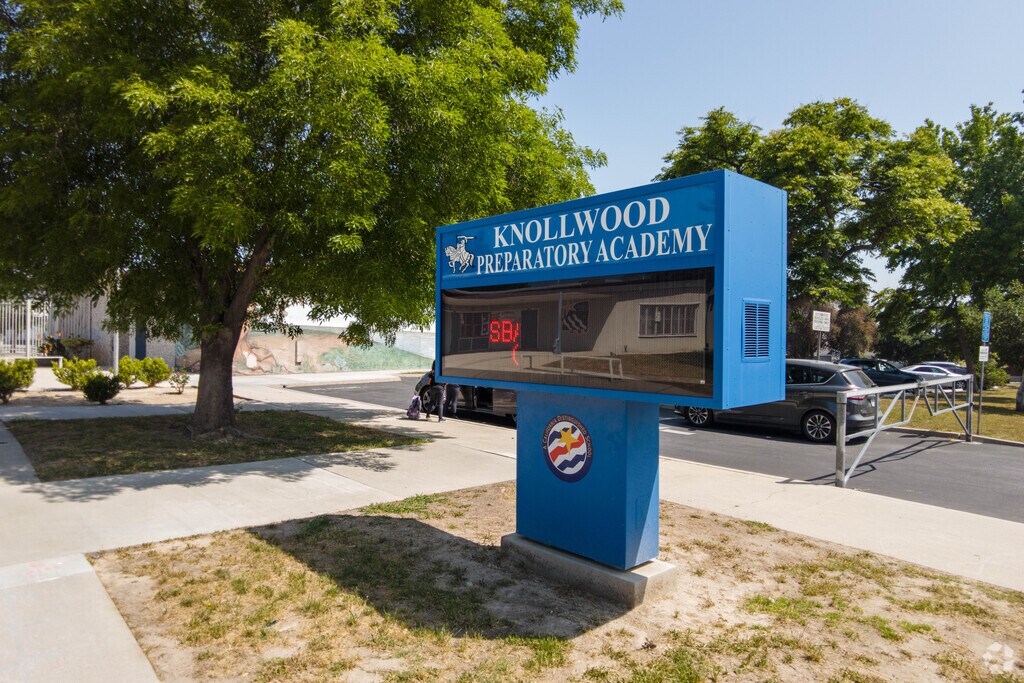 Knollwood Preparatory Academy is part of LA Unified School District in Granada Hills,  CA.