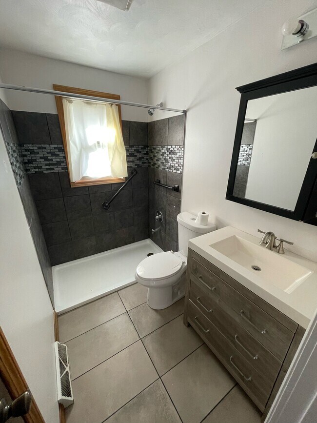 1742 Windsor Rd unit A, Mansfield, OH 44905 - photo 4