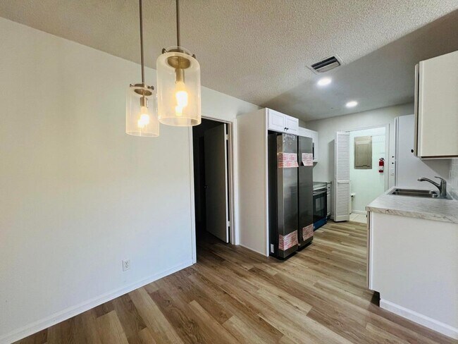 11877 Sturbridge Ln, Wellington, FL 33414 - photo 4