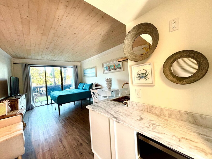 214 Miracle Strip Pkwy SW unit ID1358979P, Fort Walton Beach, FL 32548 - photo 1