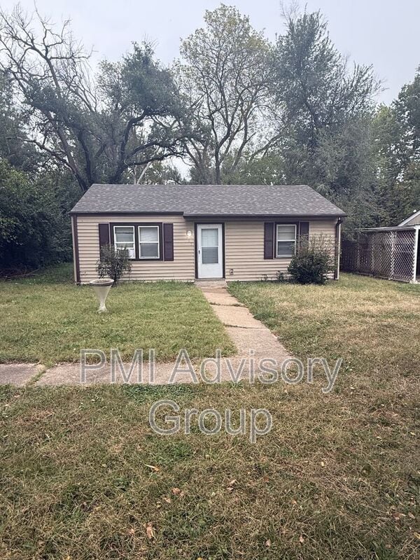 305 SE 33rd Terrace, Topeka, KS 66605