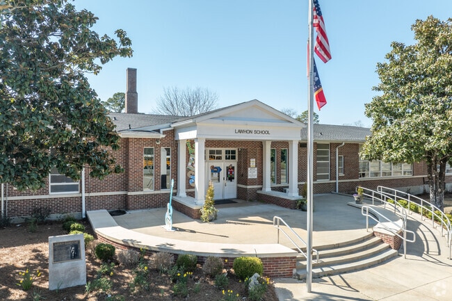 Lawhon Elementary School received an overall A- rating from Niche.