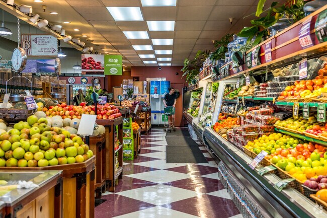 Fresh fruits and produce are readily available at Wildberries Marketplace.
