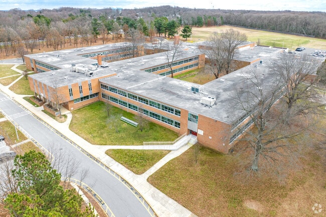 Annapolis Middle School in Annapolis helps students foster a love for knowledge.