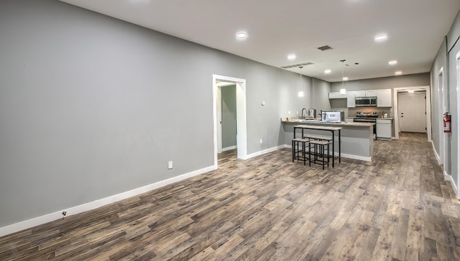 427 E Southcross Blvd, San Antonio, TX 78214 - photo 4