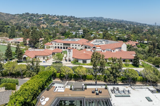 The aim of the Harvard school was to bring the traditions & standards of the East to the West.