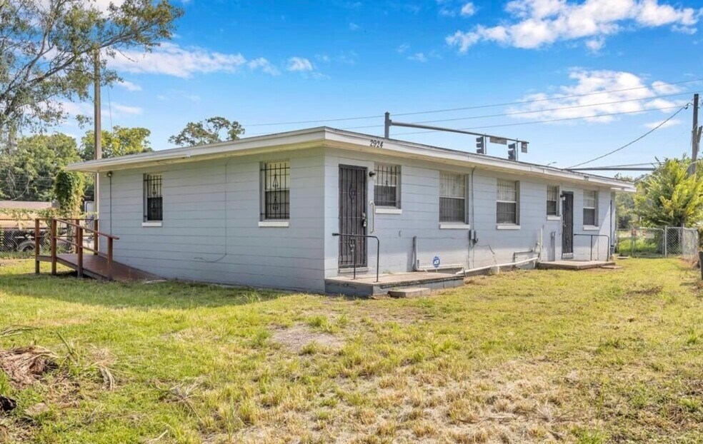 2920 Moncrief Rd unit 2924 Moncrief Rd, Jacksonville, FL 32209 - photo 1