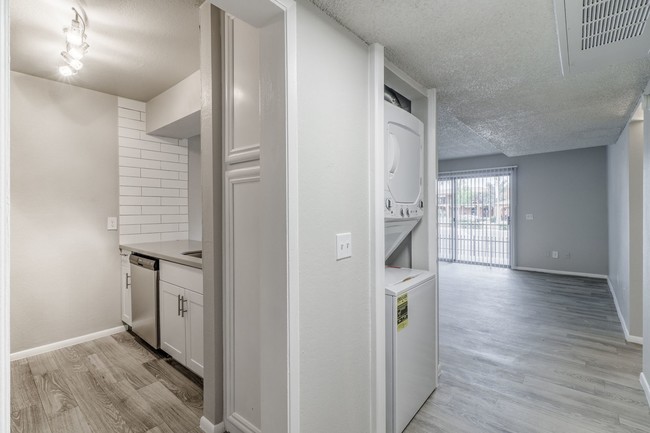 2BR, 1BA - 820 SF Renovated