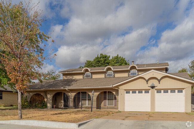 Traditional homes in Macklanburg Park are very charming and well-kept.
