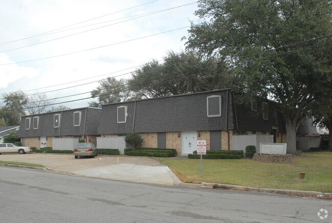 Chateau 1000, Beaumont, TX 77701 - photo 5
