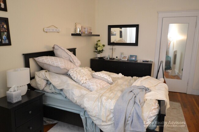 317 Saint Paul St unit 5, Brookline, MA 02446 - photo 6