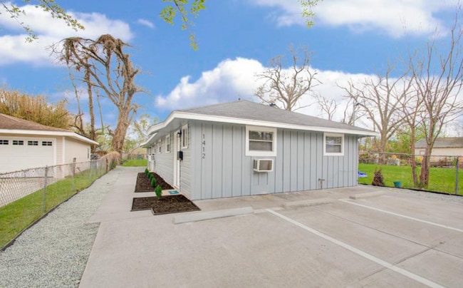 1412 E35th St unit B, Houston, TX 77022 - photo 2