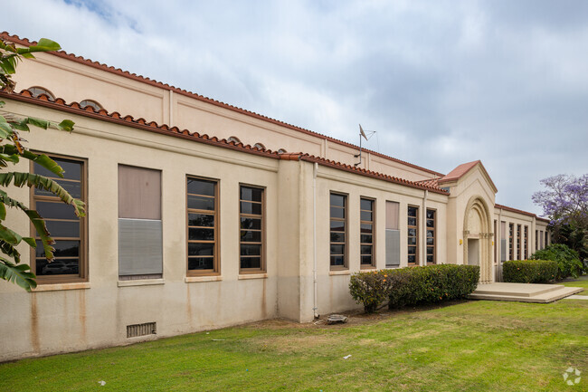 Carson Street Elementary School has a student to teacher ratio of 21:1.
