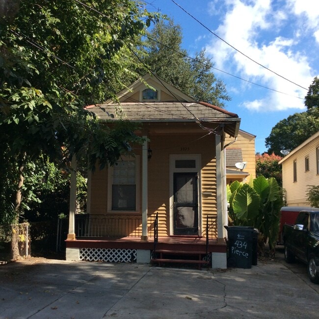 It's the back apartment, quiet and secluded