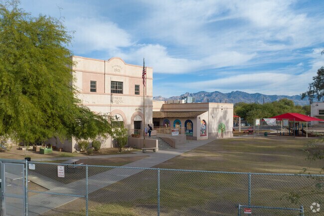 Davis Bilingual School serves grades K-5 in Tucson, Arizona.