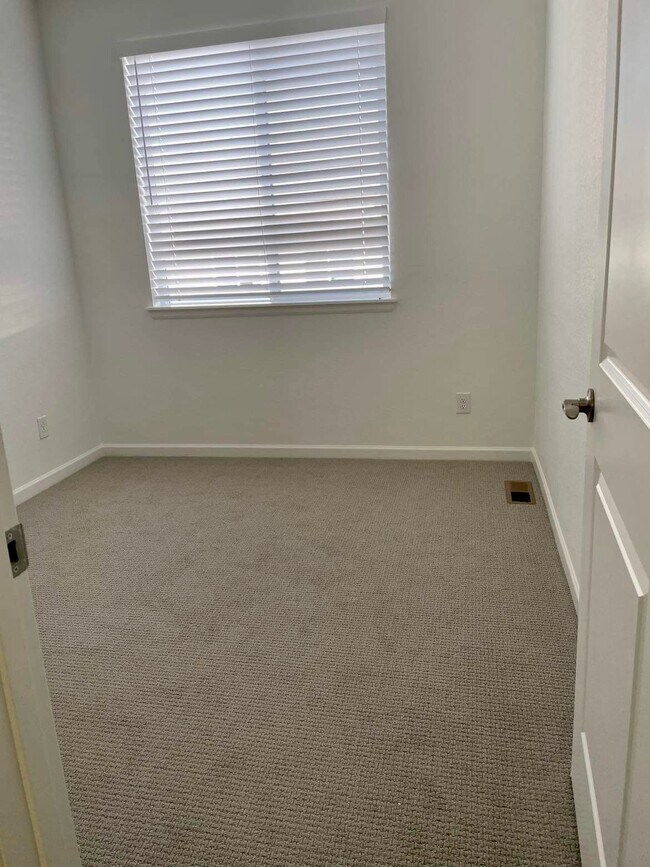 404 Millwall Cir, Castle Pines, CO 80108 - photo 3