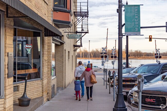 Muscatine families enjoy heading down to downtown to grab a meal or do some shopping.