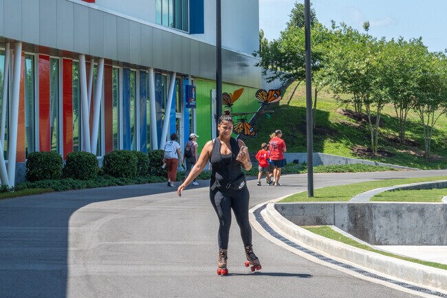 Bonnet Springs Park has winding paths perfect for rollerblading in Westgate Central.