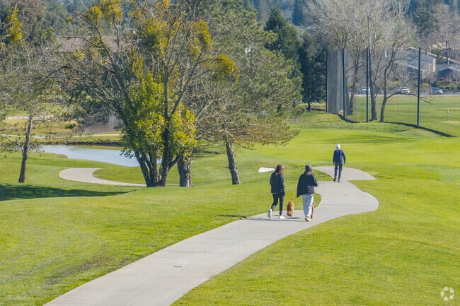 Residents of Del Rey can stroll along Moraga Country Club's windy paved paths.