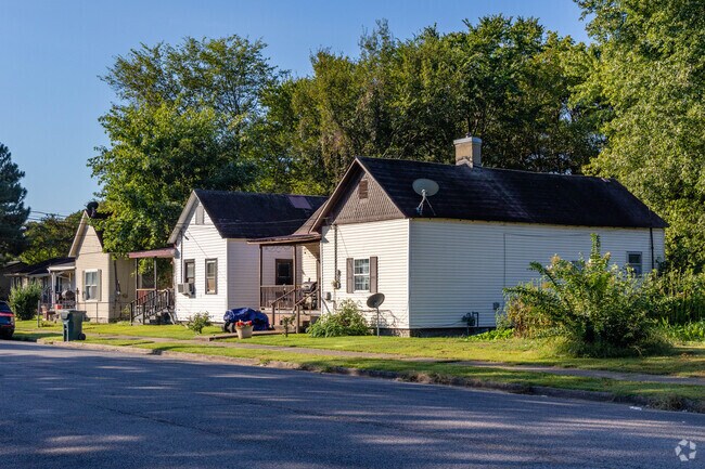 Rows of traditional style homes can be found in Walter Jetton.