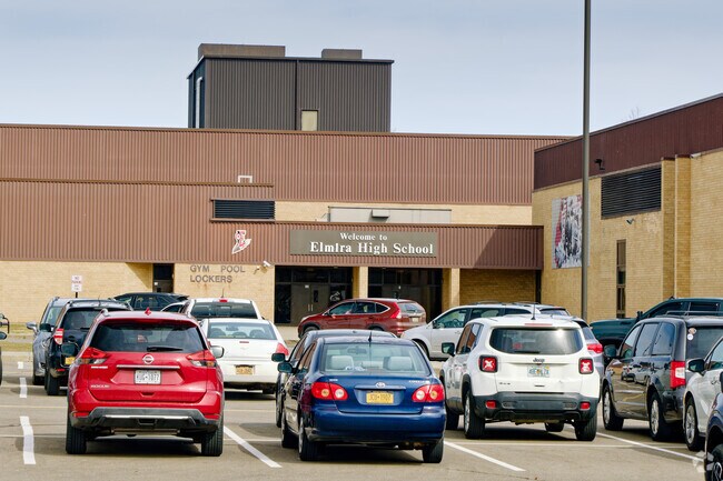 Elmira High School in Elmira NY reports that about 60 percent of students are eligible for free or reduced price lunch.