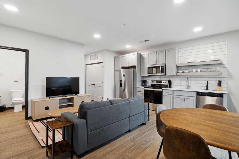 423 E Michigan St unit ID1032099P, Indianapolis, IN 46204 - photo 1