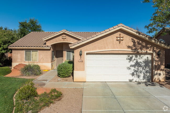 Home prices in Painted Desert range from $400,000 to $850,000.