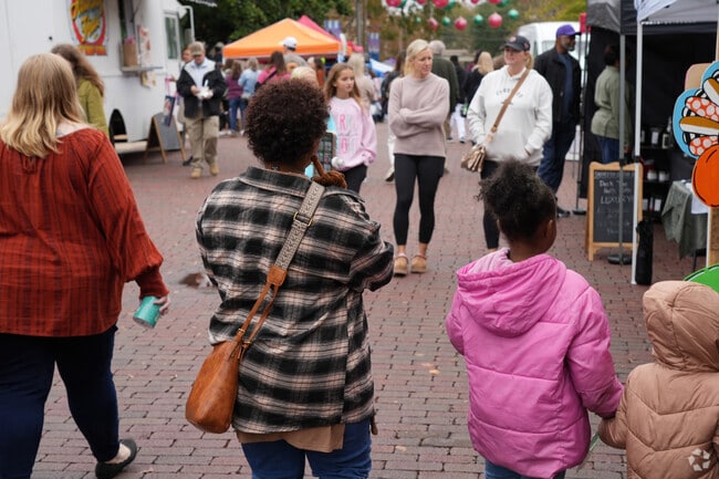 Throughout each season, numerous flea markets and festivals grace Clinton's historic downtown.