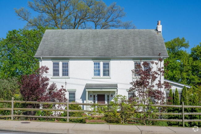 A few colonial style homes can be found on Brentwood streets.