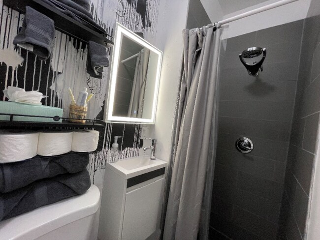 534 NW 50th St unit B, Miami, FL 33127 - photo 5