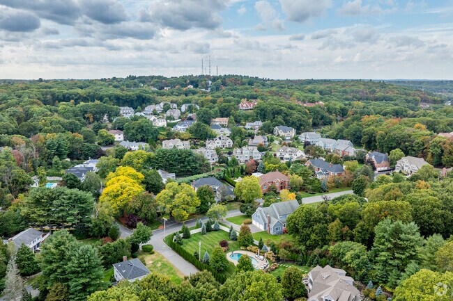 An overview of the West Side neighborhood's large single family homes in Winchester, MA.