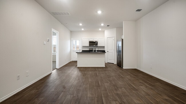 618 Arnold Loop unit B, Uhland, TX 78640 - photo 3