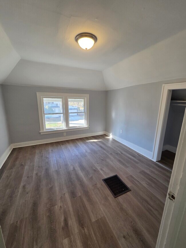 1094 Williams St unit 2, Muskegon, MI 49442 - photo 4