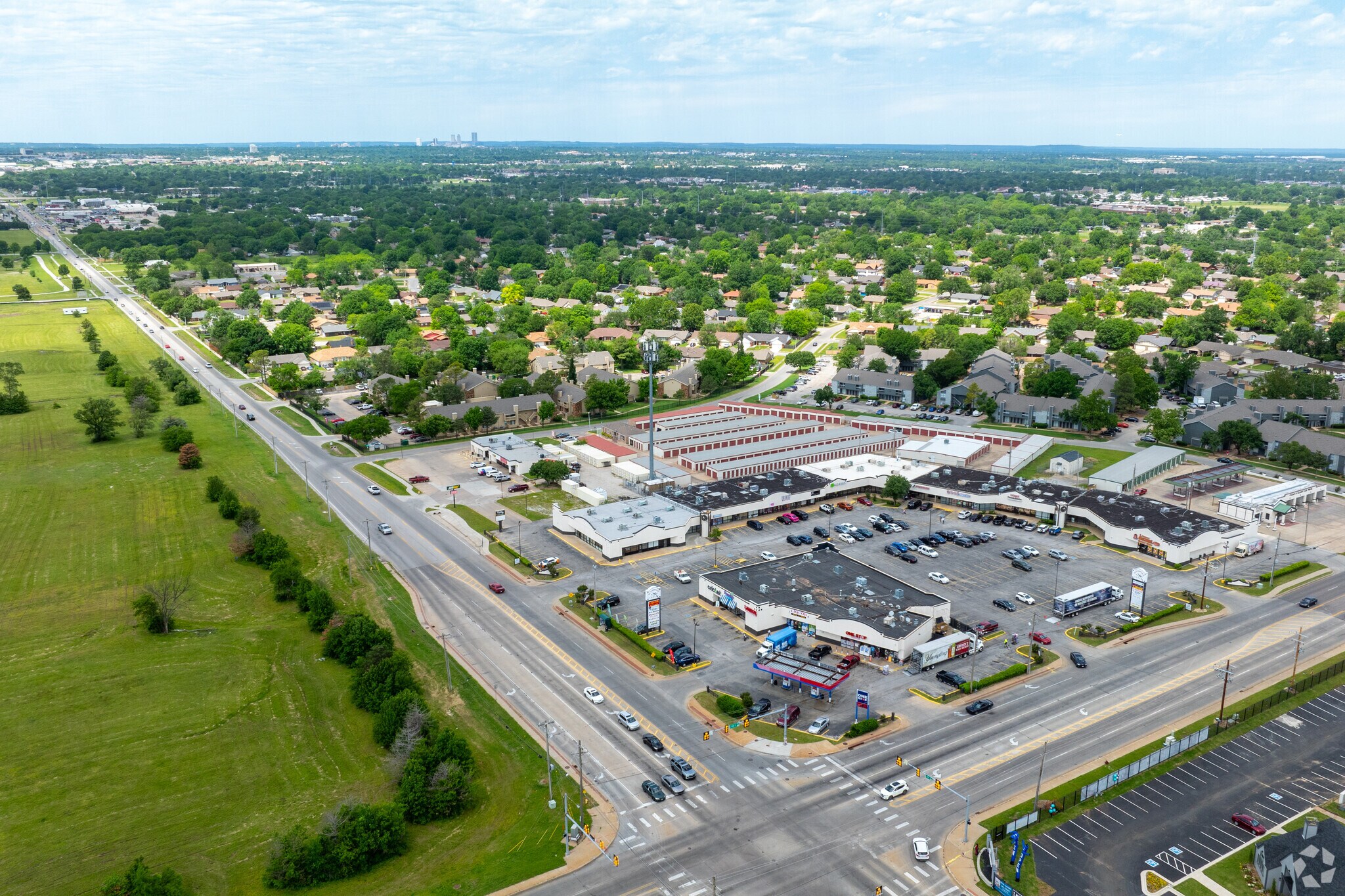 Park Plaza East is located directly on 41st St in Tulsa.