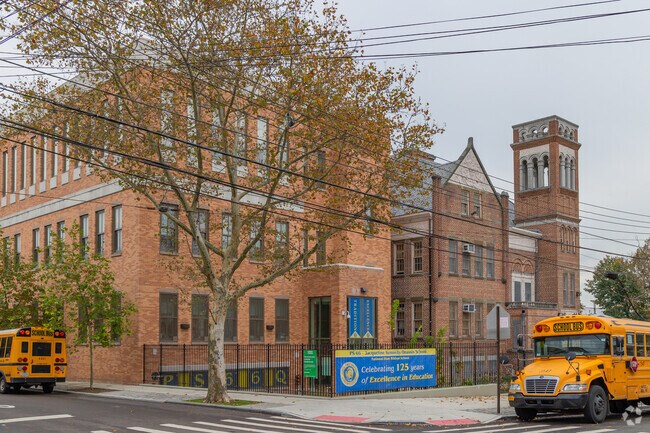 PS 66 has 498 students in grades PK-5.