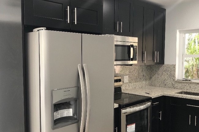 634 SE 4th Place, Hialeah, FL 33010 - photo 3