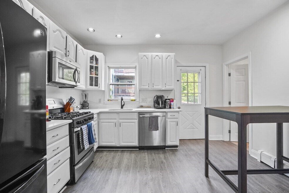 140 D St unit 2, Boston, MA 02127 - photo 1