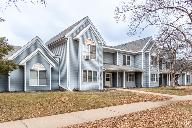 The Hamline-Midway neighborhood offers some townhome options.