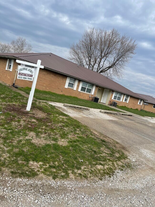 2740 E Phylbeck Ave unit 4, Terre Haute, IN 47805 - photo 2