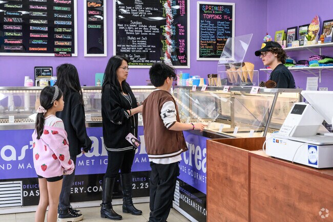 For delicious ice cream, including vegan options, Budd Lake residents head to Das Creamery.