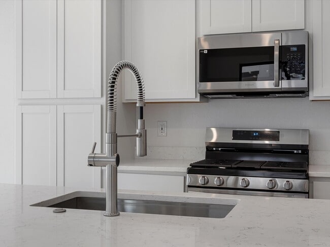 2024 S Holly St unit 2, Denver, CO 80222 - photo 4