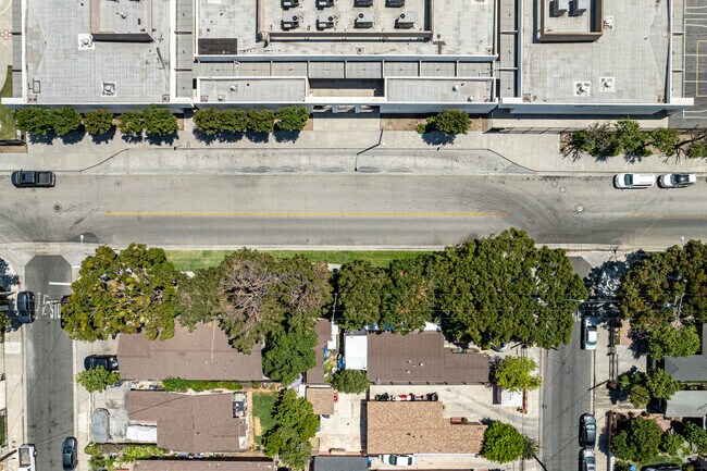 The pick up and drop off area at Jefferson Elementary School in Paramount.