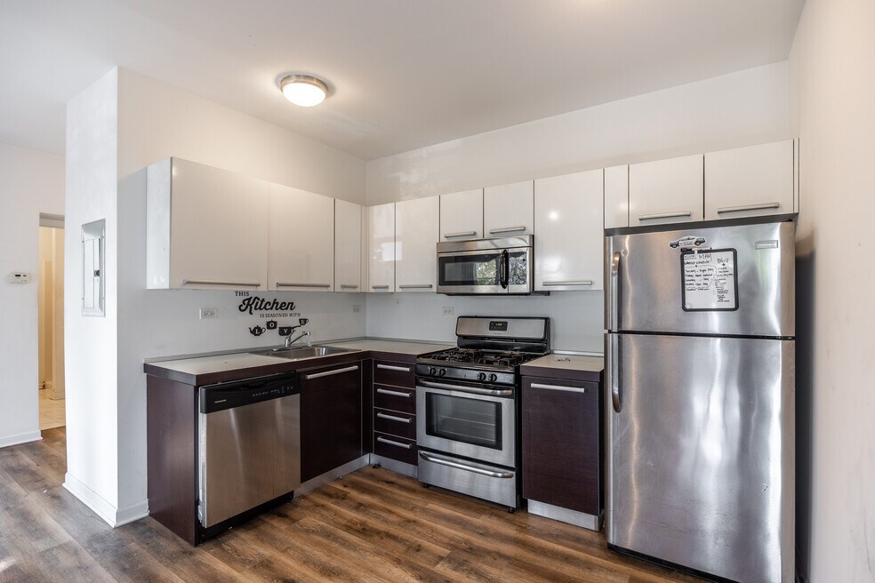 1542 W Glenlake Ave unit 2, Chicago, IL 60660 - photo 1