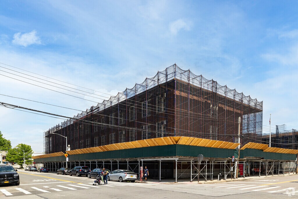 P.S.171 Peter G.Van Alst Elementary School in Queens, New York has a medium sized student body.