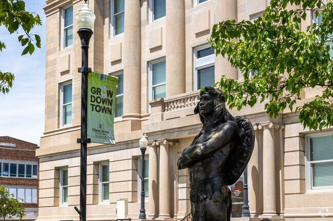 With the town’s history, people in Chillicothe know the importance of local business and this comes to life in its downtown square.