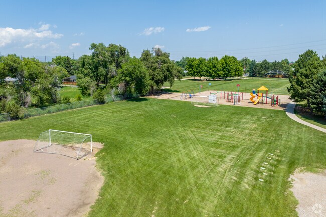 Molholm Elementary School has a student population of 275.