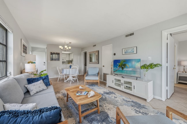 1334 Chesapeake Ave unit 1330 Chesapeake Ave, Naples, FL 34102 - photo 4