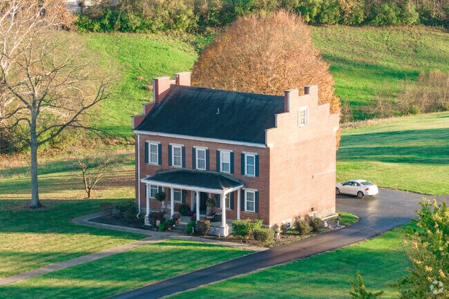 Brick colonial homes in Georgetown feature large acreage and classic architectural details.